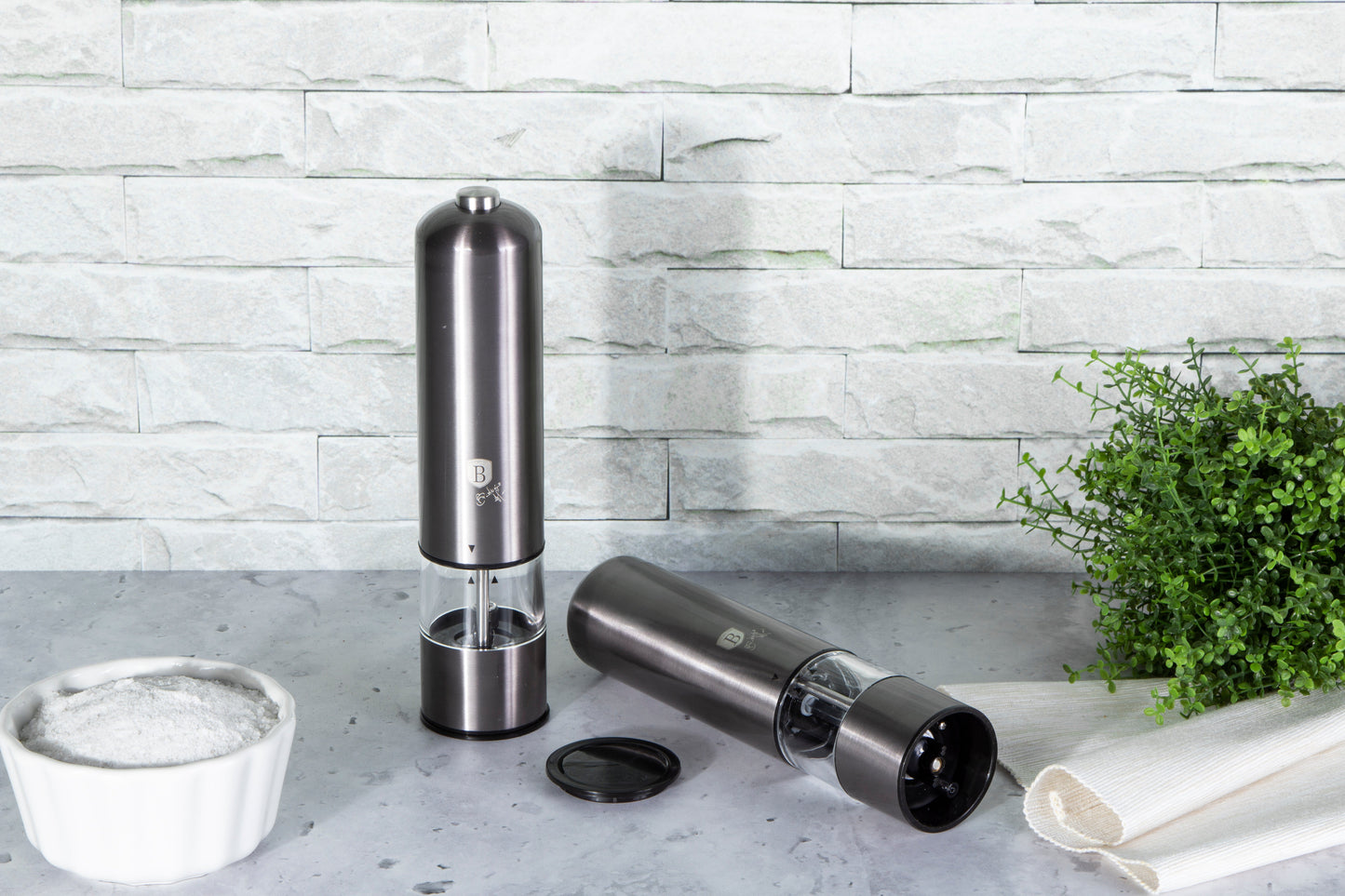 Berlinger Haus 2-Piece Electric Pepper and Salt Mill Set - Carbon Pro